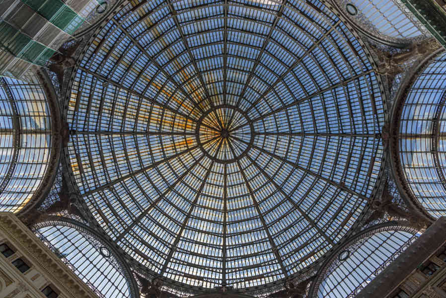 131 - Italia - Nápoles - galeria Príncipe Umberto I.jpg
